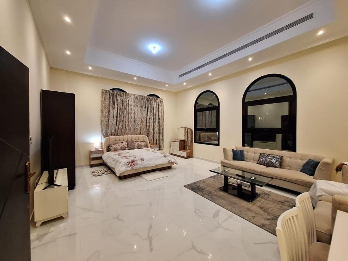 Luxurious And Elegant House Apartment *