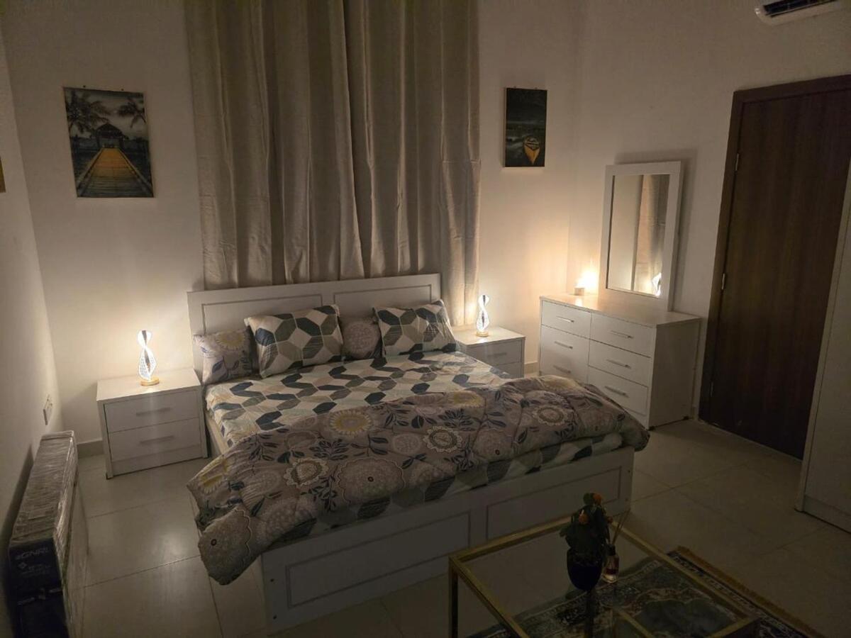 Apartment Luxurious And Elegant House