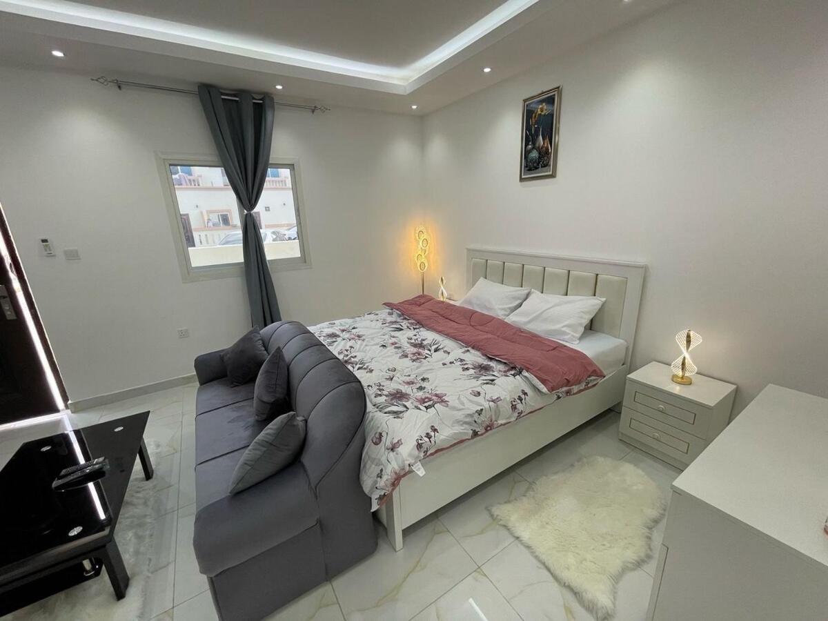 Luxurious And Elegant House *