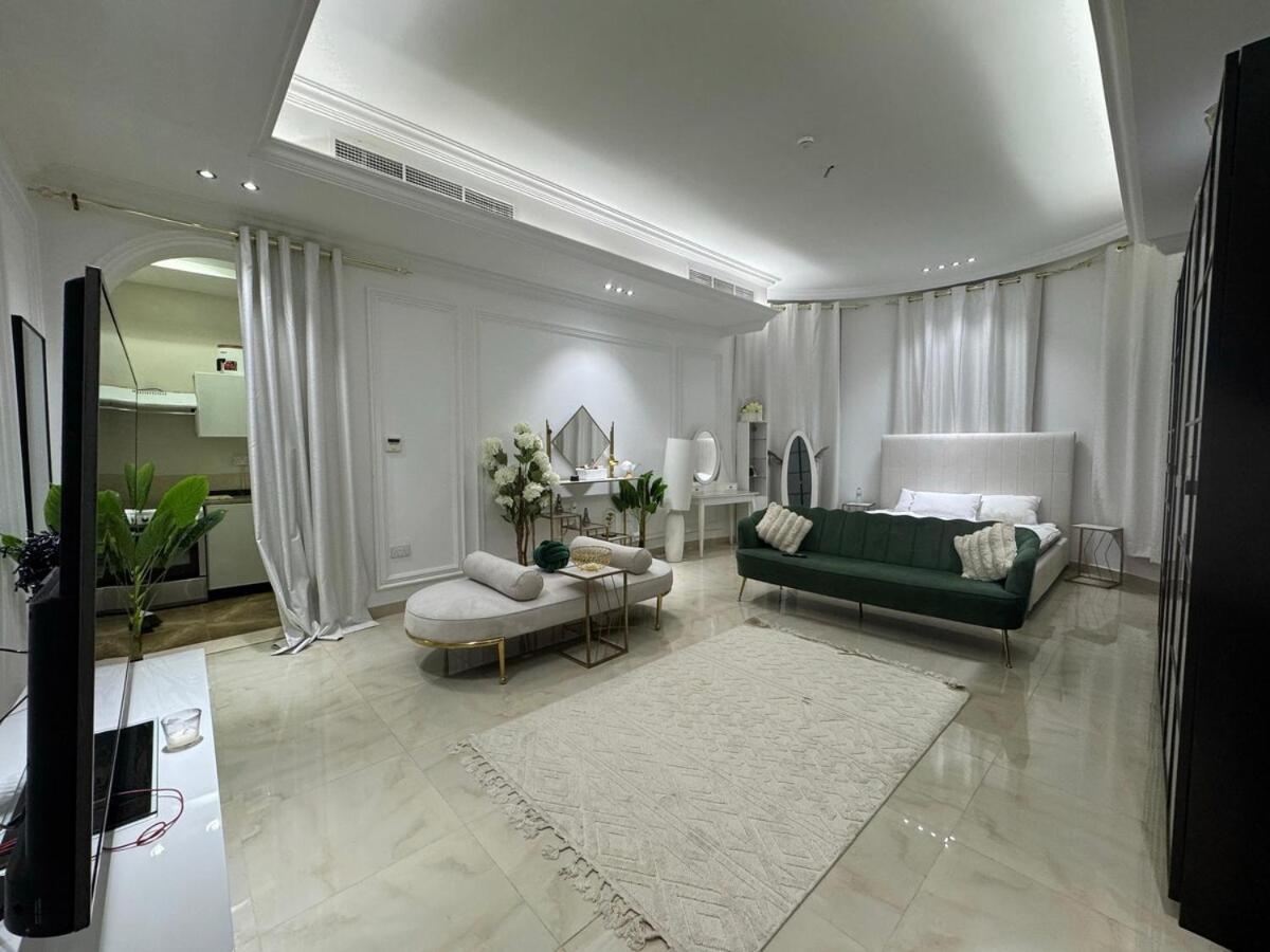 Luxurious And Elegant House